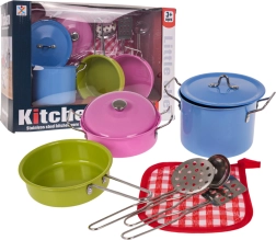 Цветни метални тенджери и кухненски прибори