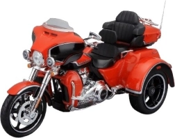 Метален модел на мотоциклет HARLEY-DAVIDSON 2021 CVO Tri Glide 1:12, оранжев