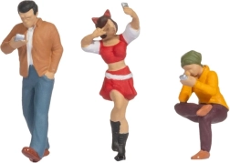 Noch Funny Scenes: Phone in the Spotlight – H0 Figures