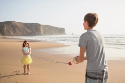 Бърза топка – спортна игра за деца