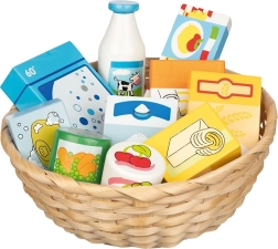 Дървена кошница за пазаруване с храни за деца