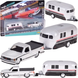 Maisto die-cast model 1993 Chevrolet 454 SS pickup with caravan 1:64