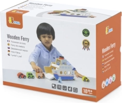 Дървен ферибот с колички и екипаж