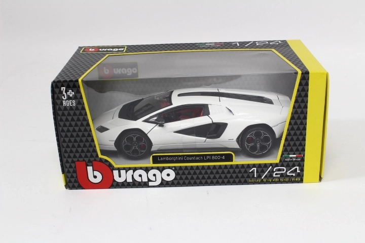 Bburago Lamborghini Countach LPI 800-4 white 1:24