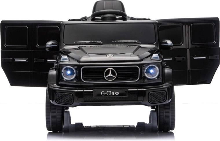 Opening doors and realistic G-Class appearance