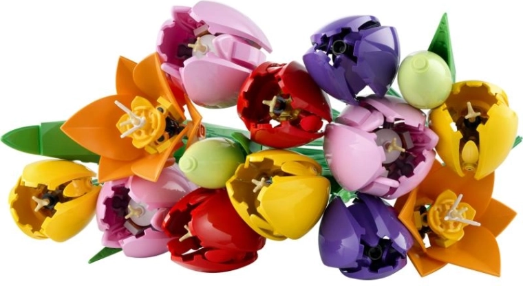 Реалистични лалета в пъстри цветове