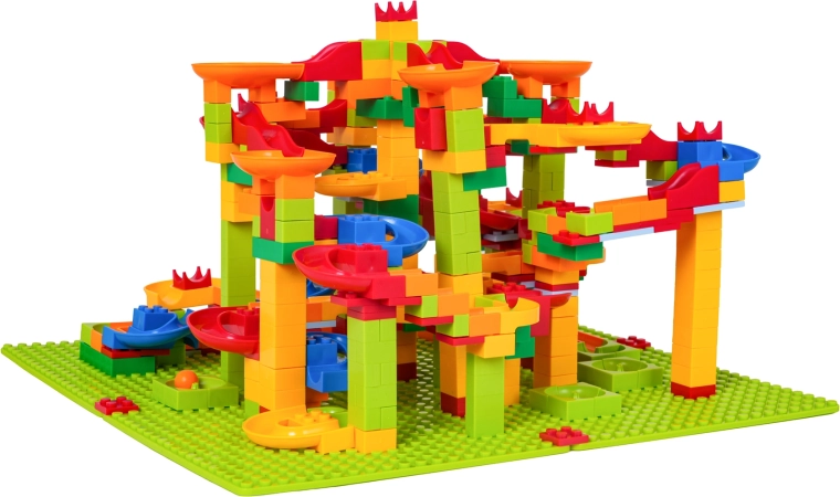 Fun marble run with 8 marbles