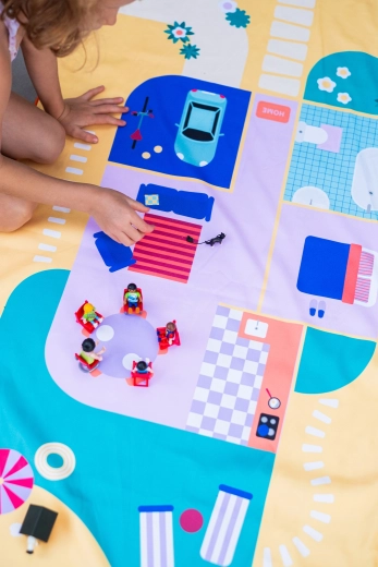 Quut kids’ 2-in-1 beach towel, dollhouse design, size L 180 × 100 cm