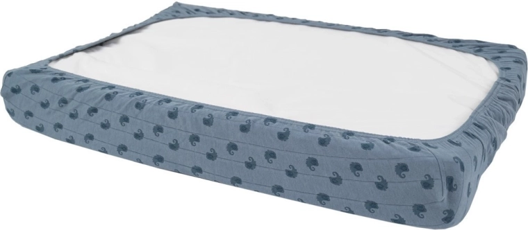Fits great thanks to the elastic edge