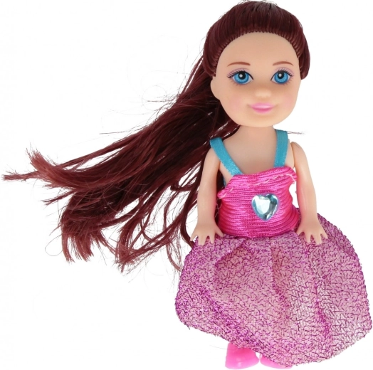 Stylish outfits and brushable hair