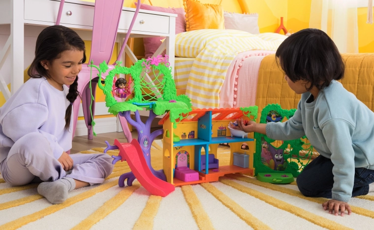 Голяма многоетажна къща, пълна с приключения