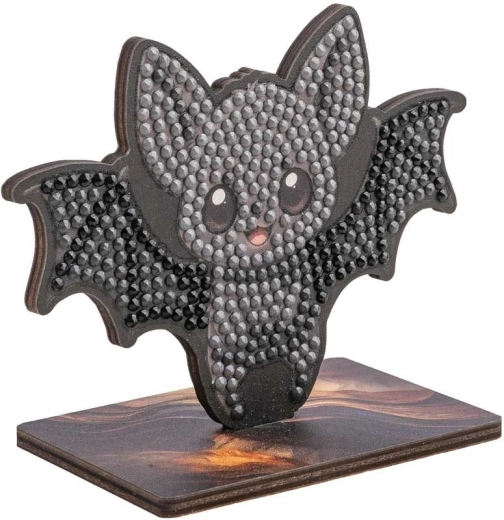 Crystal Art диамантено рисуване – прилеп на дървена стойка