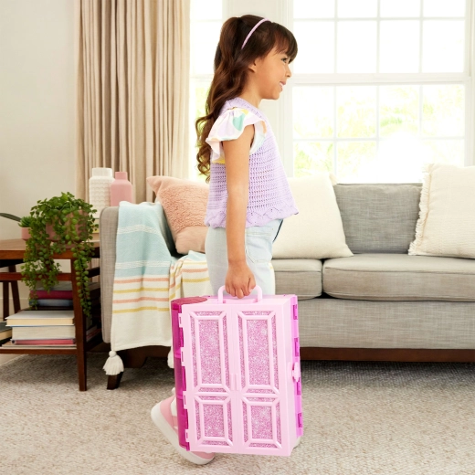 Easy-to-carry wardrobe