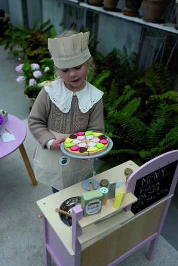 Ideal for a children’s play kitchen
