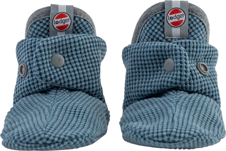Secure snap-button fastening