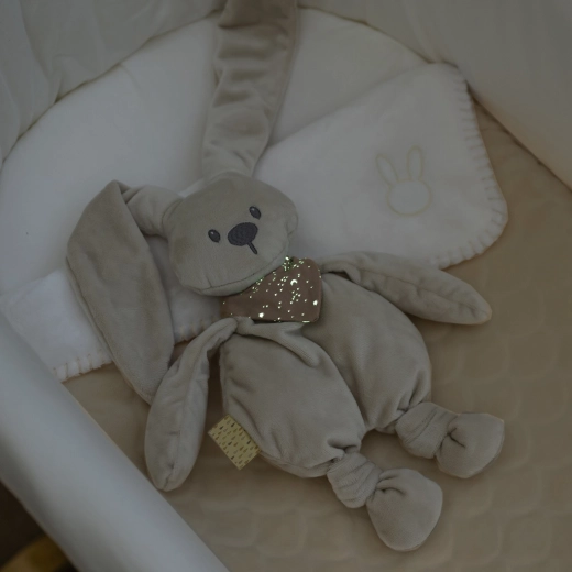 Extra-soft material for calm cuddles