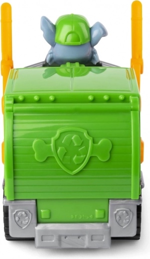 Фигурката на Роки, готова за действие