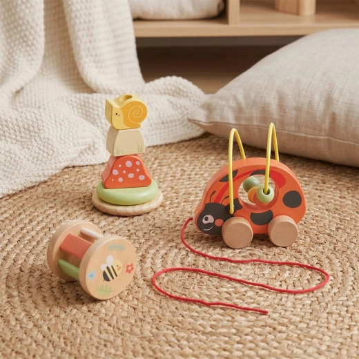 Wooden roller for rolling and grasping