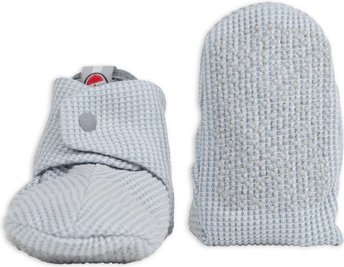 Non-slip finish for size 6–12 months