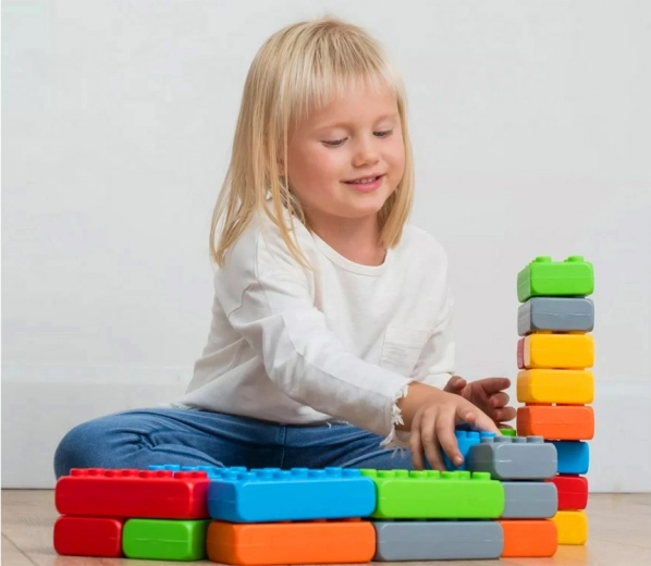 Големи и леки кубчета за малки ръчички