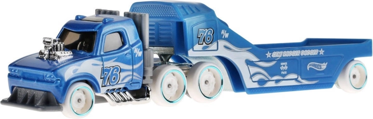 Vehicle with trailer for transport scenarios