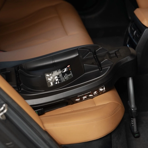 Безопасен монтаж с ISOFIX и опорен крак