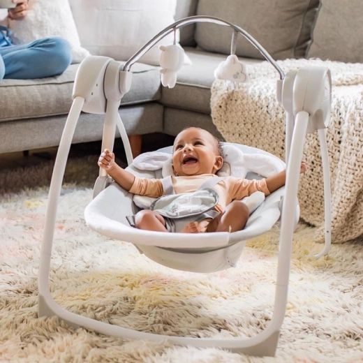 Quiet swinging and soothing melodies