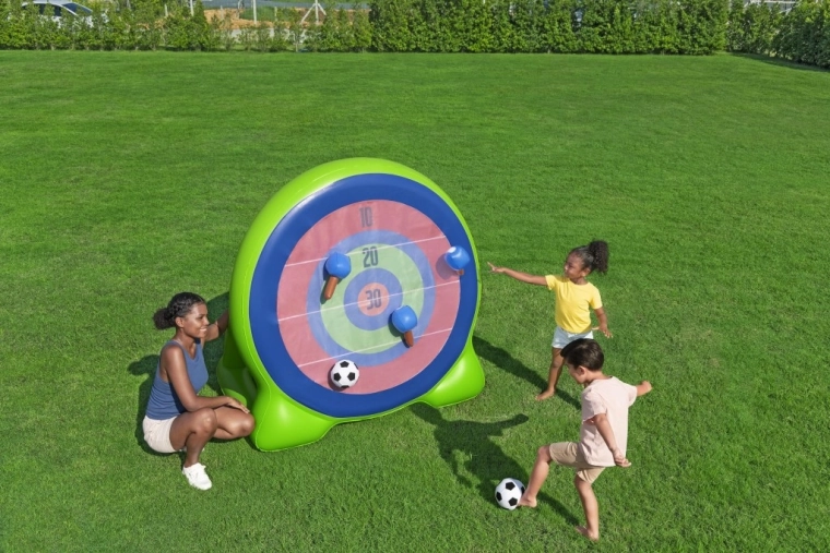 Large, easy-to-read target with scoring