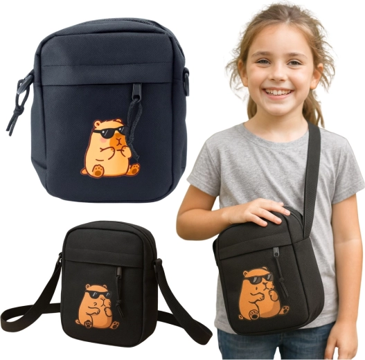 Детска чанта тип crossbody с капибара, регулируема презрамка, черна 19,5 × 14 см