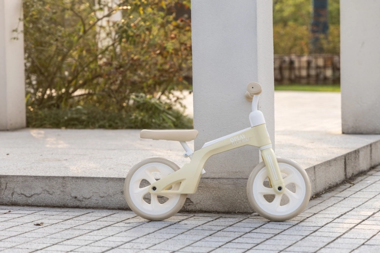 Adjustable seat and handlebars grow with your child
