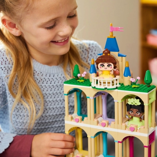 Въртяща се платформа и сцени за игра