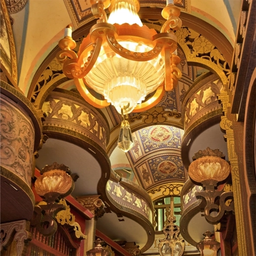 Луксозна библиотека в миниатюра