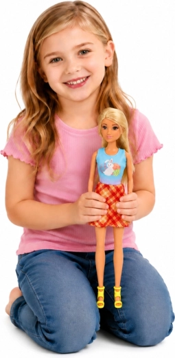 Long blonde hair and movable limbs