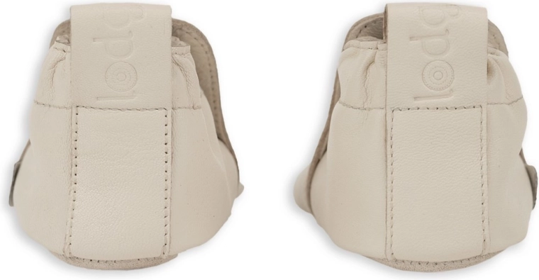Soft sheepskin leather for comfort and breathability