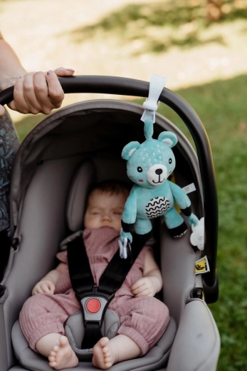 Gentle rattle to develop the senses