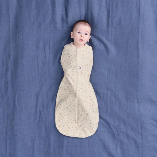 Convenient diaper changing with a two-way zipper