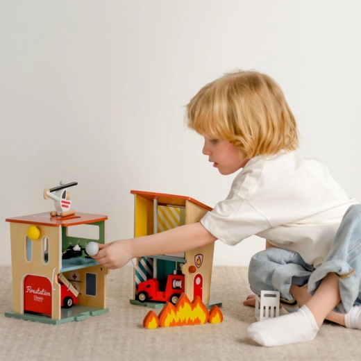 Moving elements for active play