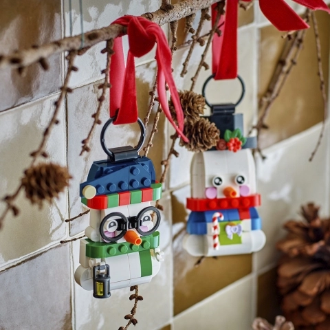 Hanging Christmas ornaments