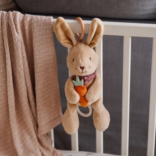 Easy to hang on crib or stroller