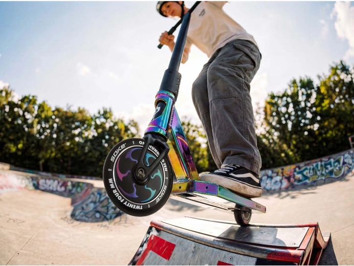 Wide BOX-CUT deck for street tricks