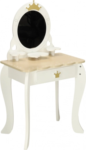 Практични места за съхранение и голямо огледало