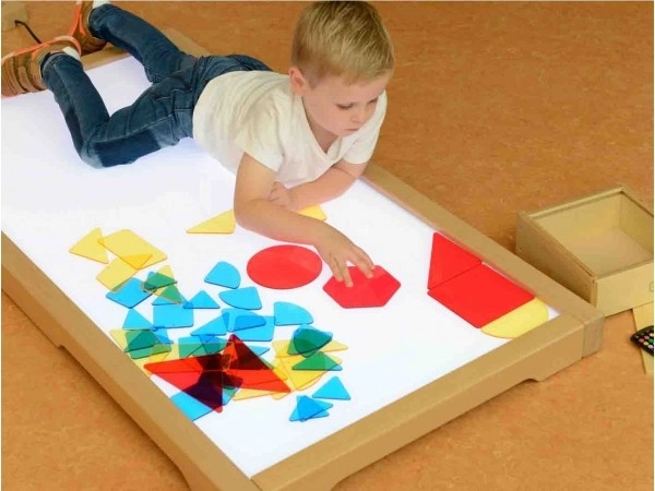 Discovering colors and color mixing