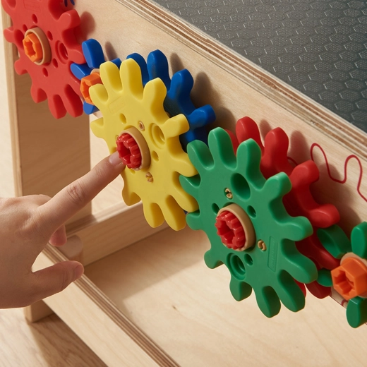 Gears for discovering movement