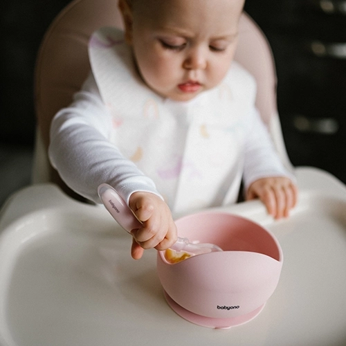 Ergonomic shape for first independent bites