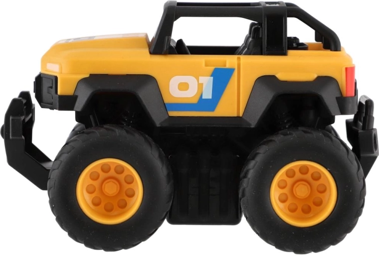 Large off-road wheels and robust construction