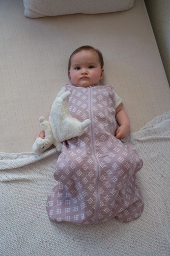 Calmer sleep without a kicked-off blanket