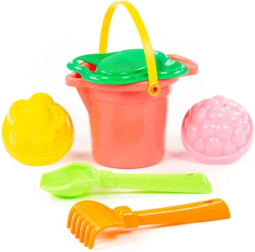 Practical sieve and easy carrying