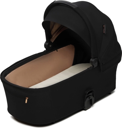 2-in-1 from birth: carrycot with mattress and reversible seat