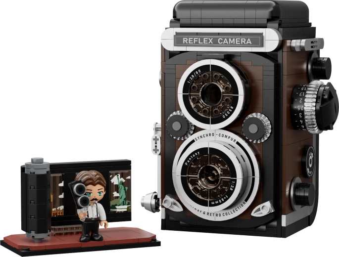 Iconic TLR design with two lenses
