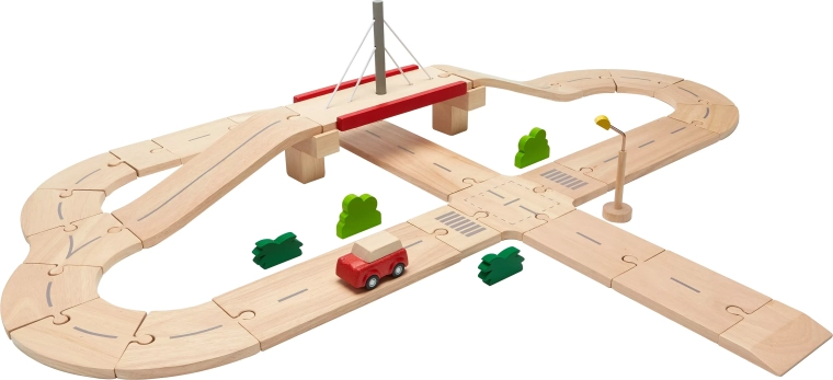 Дървена автомобилна писта с мост PlanToys